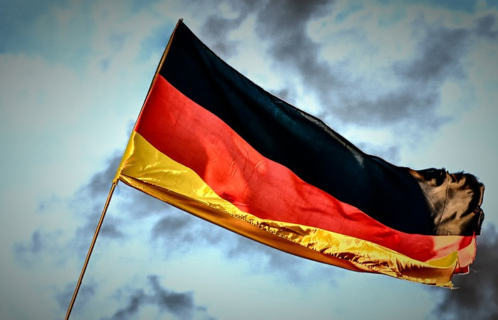 Det tyske flag blafrer i vinden